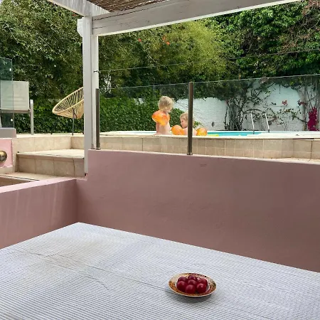 Villa Christina With Private Pool In Saronida, Near Stunning Beaches, Athens Airport & Sounio