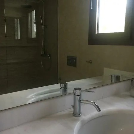 Christina With Private Pool In Saronida, Near Stunning Beaches, Athens Airport & Sounio *